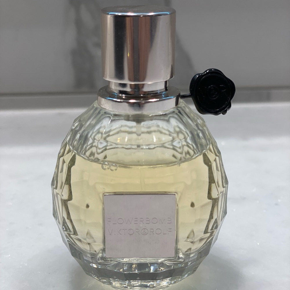 flowerbomb eau de toilette 1.7 fluid ounces perfume